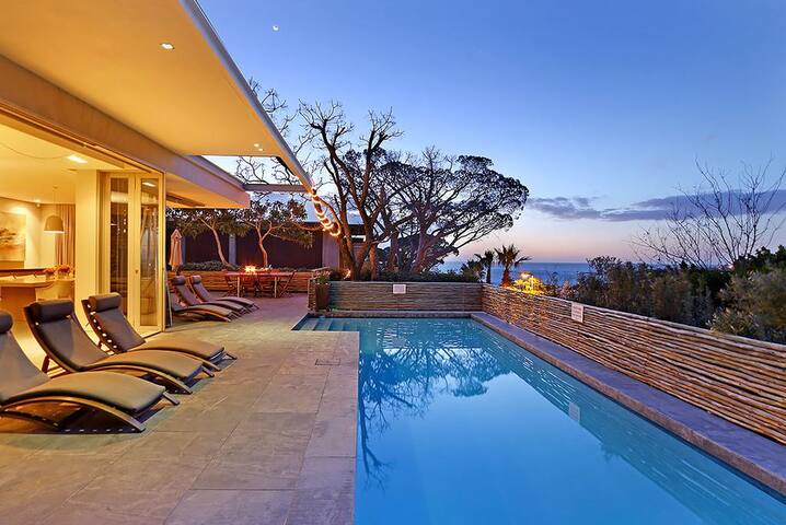 Luxury 4 bed Villa, 5-Star, Camps Bay gallery image 2