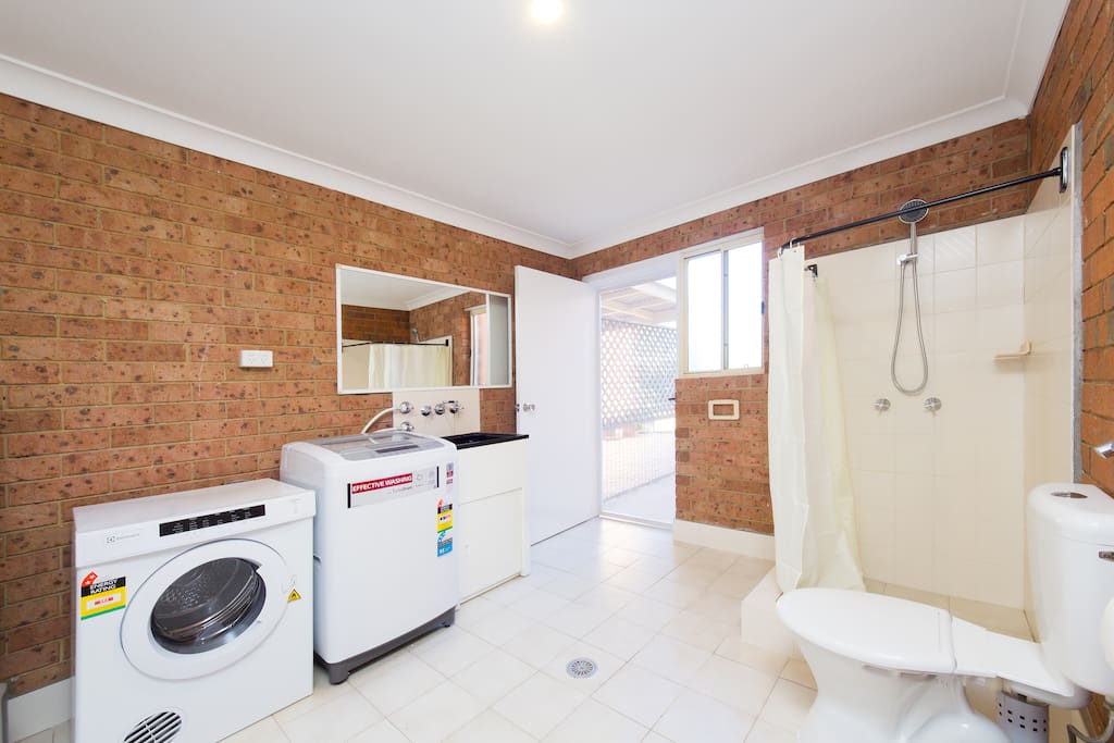 Downstairs bathroom/laundry