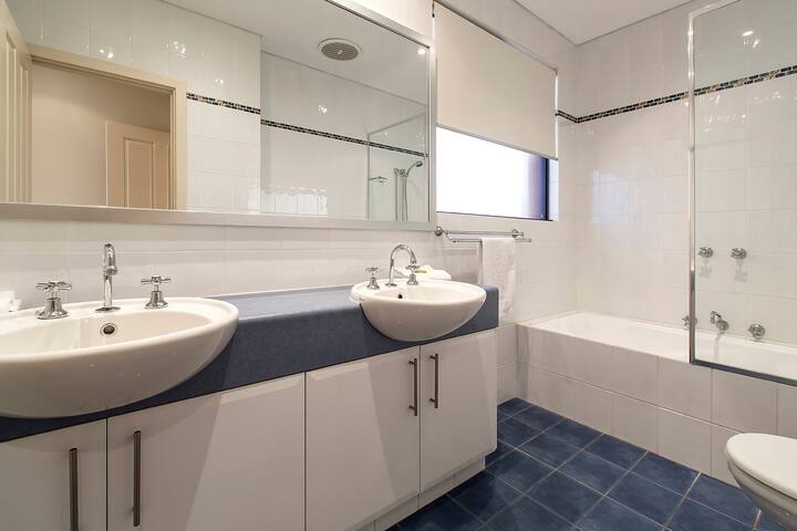 Regency Beach House 30B gallery image 4