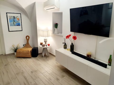 V-HOME Exclusive Living Room