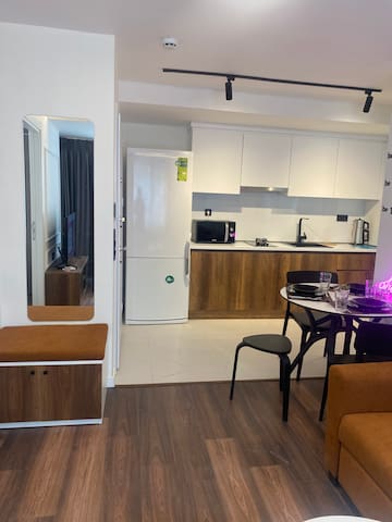 Nişantaşı’nda otel olanağı sunan möbleli 2+1 daire