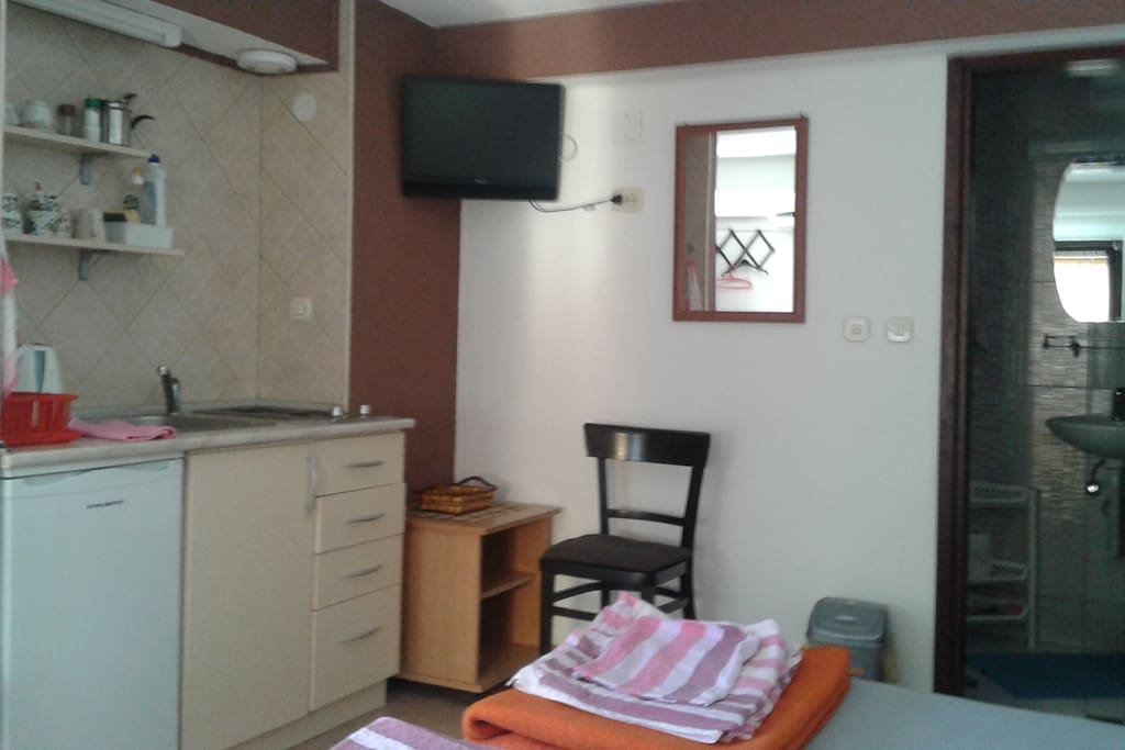 Kitchenette, LCD TV