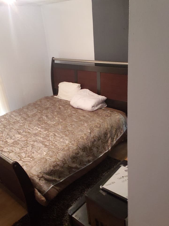 Room 4 king bed one bed Houses for Rent in Watertown, South Dakota