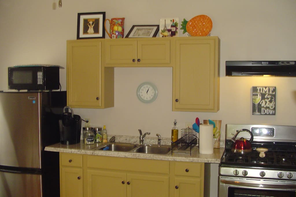 Keurig Coffee maker, microwave, gas stove, and refrigerator. Assorted coffee, tea, and snacks!