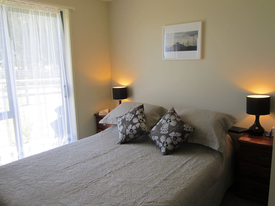 'Ngauruhoe Room' Guest Bedroom with summer quilt.