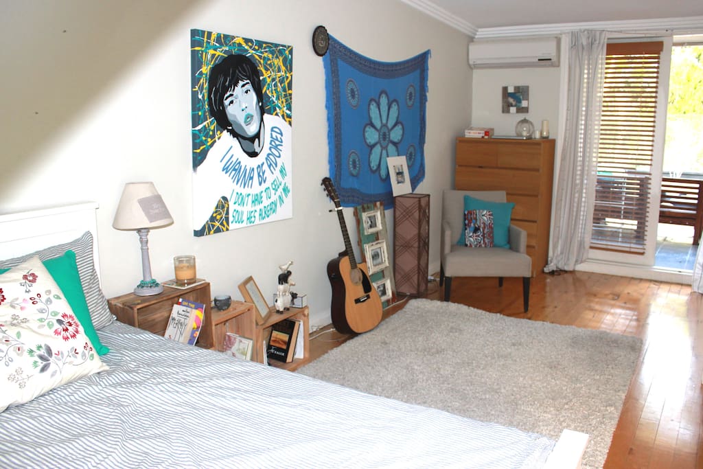 Huge, sunny bedroom