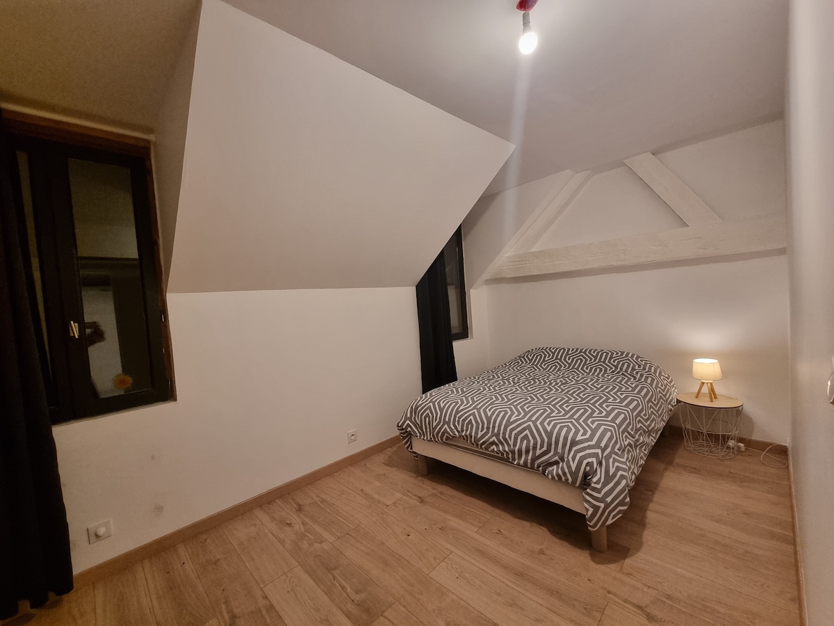 Spálňa 3 - na poschodí 
So 140 lôžkami a úložným priestorom 