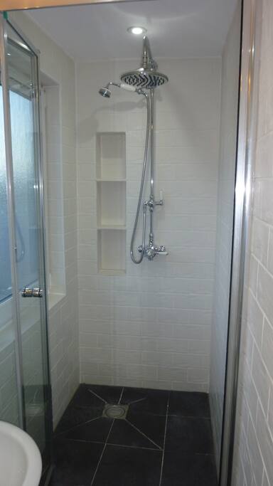 Bathroom Room 1