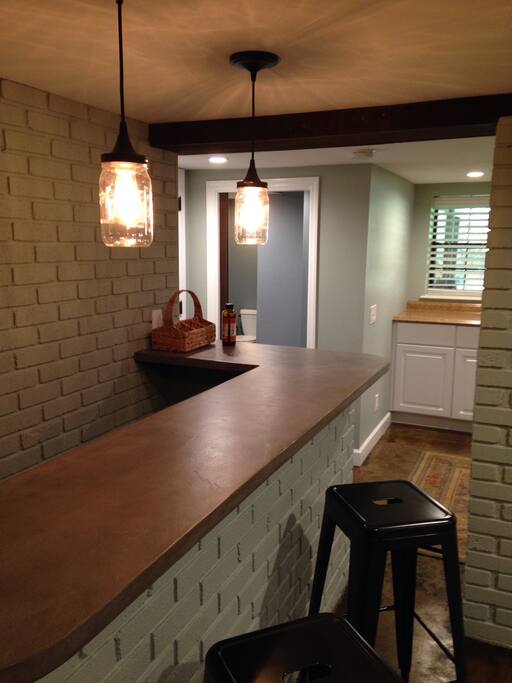 Breakfast/bar nook