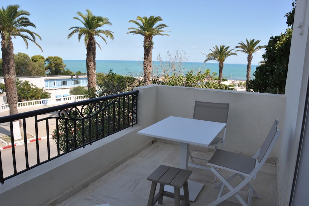 The sea view terrace (1/2)