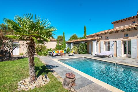 Beautiful villa with swimming pool in the Luberon.