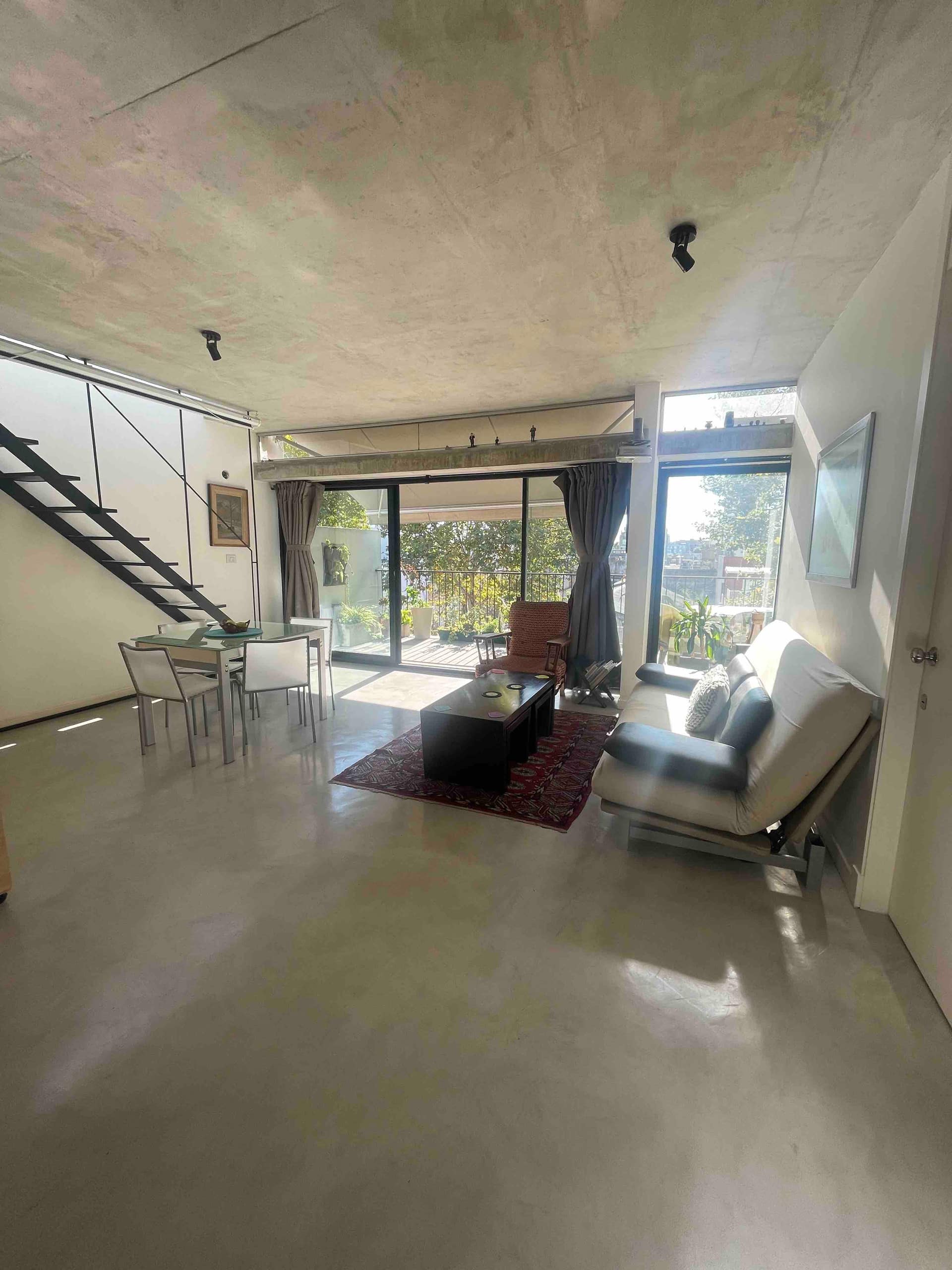 Cobertura tipo penthouse com varanda e terraço privativo em Villa Crespo