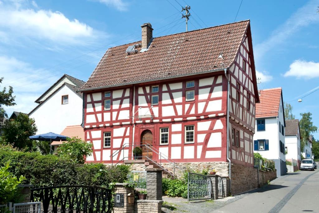 Historisches Fachwerkhaus im Grünen und stadtnah