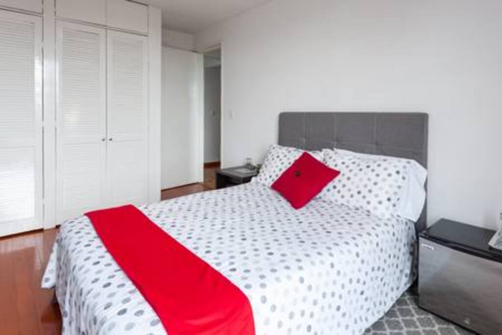 Sweet dreams on our comfy, cozy double bed! - ¡Dulces sueños en nuestra cómoda y acogedora cama matrimonial!