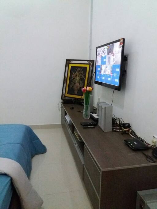 Bedroom of 11 feet x 10 feet with SONY flat screen 35 inches TV and blu ray disc player.