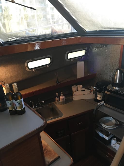 Kitchen (microwave, Keurig)