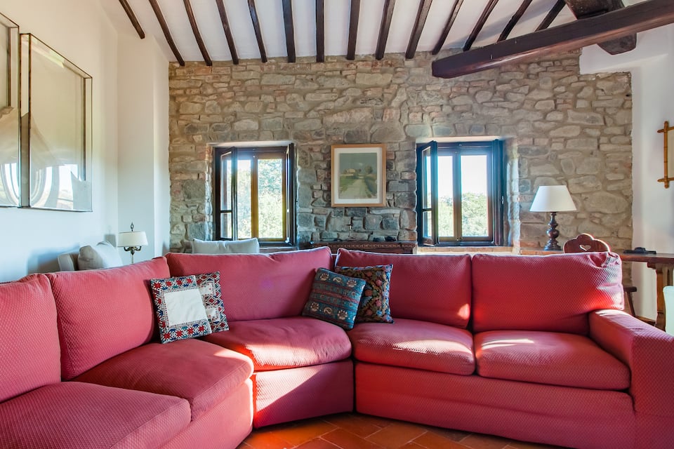 A brick farmhouse on an organic wine estate, Castiglione del Lago, Umbria, Italy, photo 5 of 10