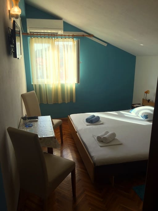 Small and cozy room..