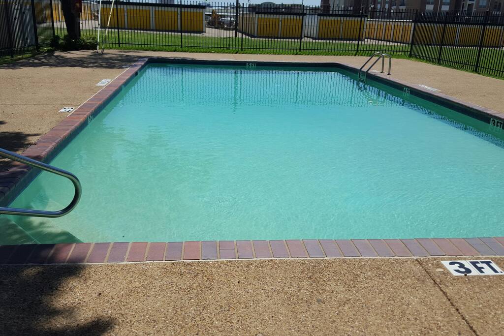 Refreshing pool