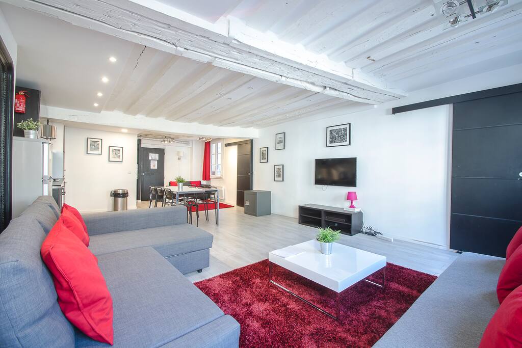 LUXURY FLAT / COMPLETELY REFURBISHED SINCE AUGUST 16