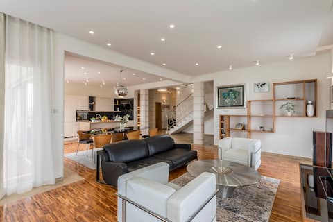 Popular Airbnb listing: Villa Fox Exclusive - heated pool,sea view,gym&bbq in Grad Kaštela
