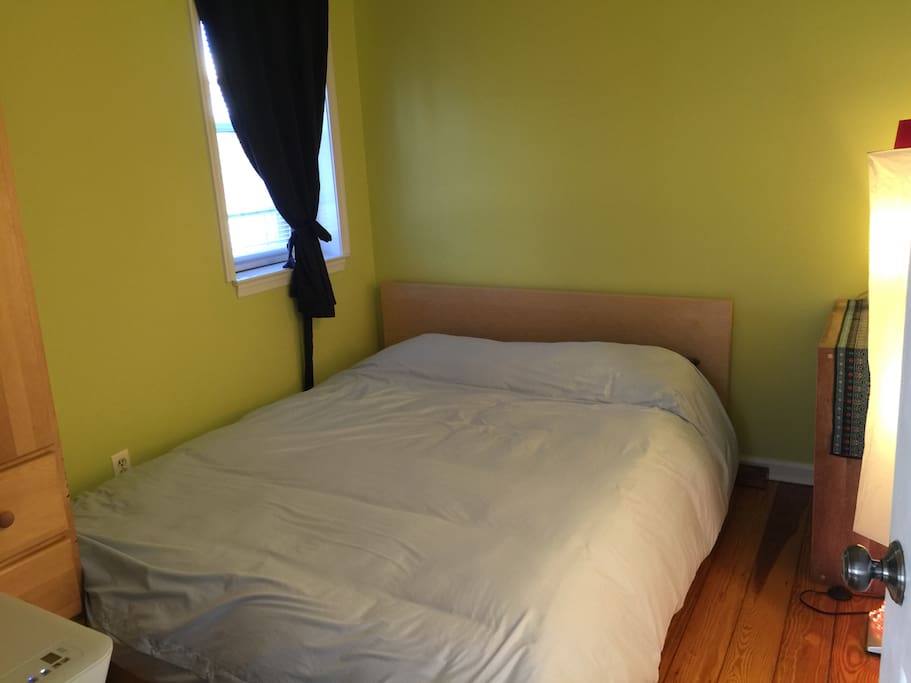 Queen size bed.