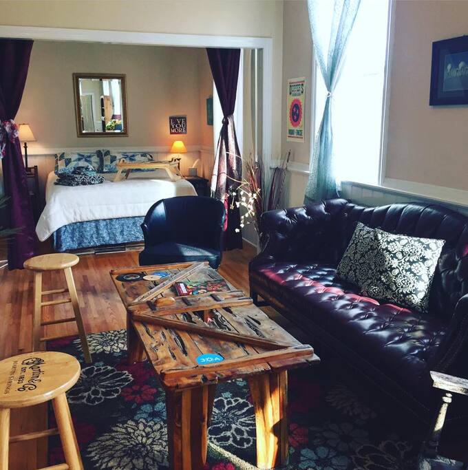 Queen bed with open floor plan.