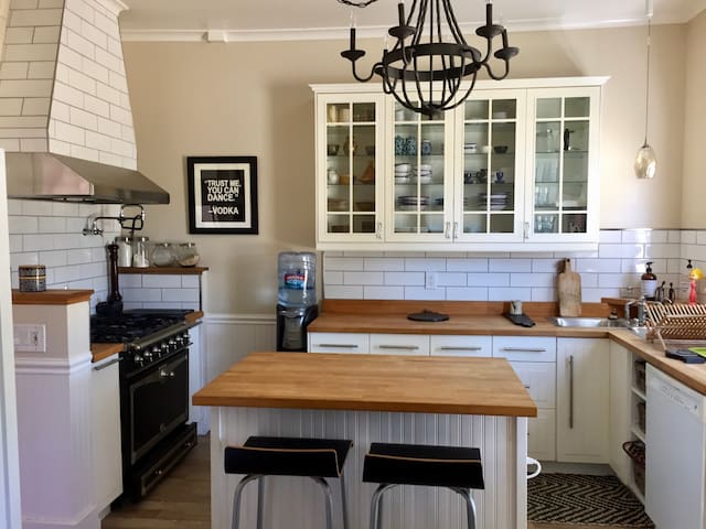 Historic House 4BR/2B – 2500 sqft