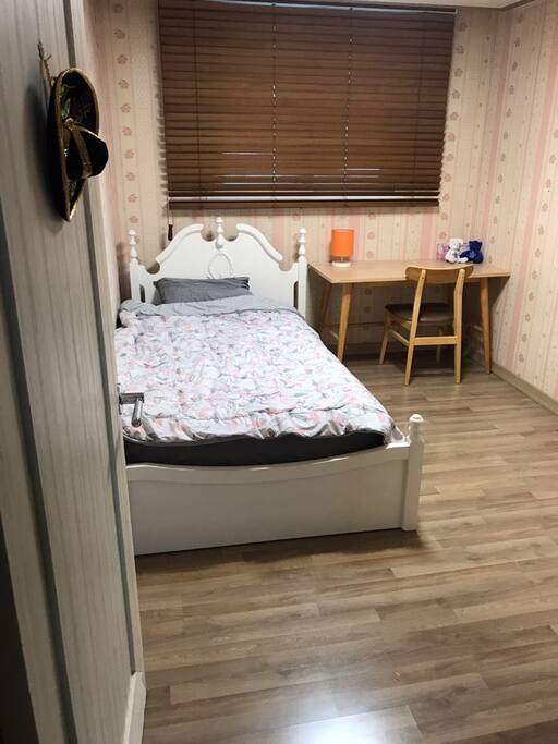 Bed room