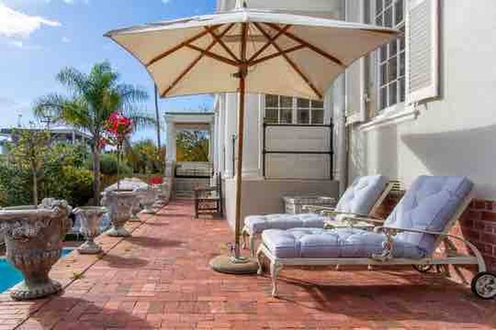 Rhonda’s Manor in Fresnaye – Perfect Location gallery image 3