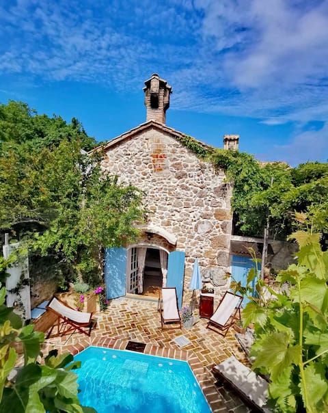 Festina Lente Heritage Villa Krk - Heated Pool