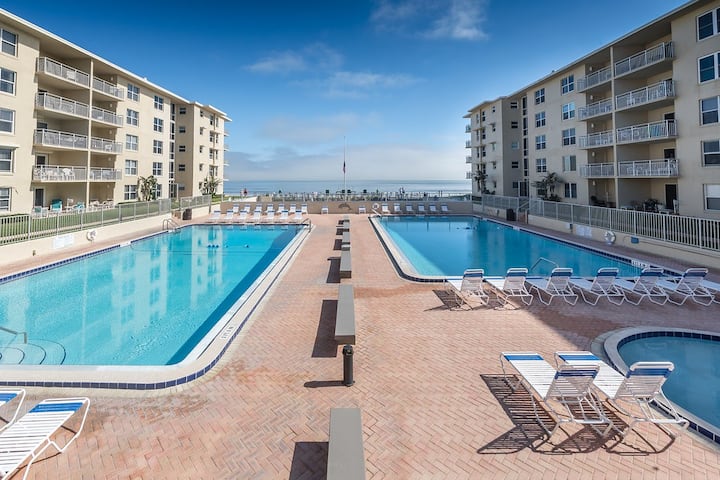 Clean 2 2 Oceanfront New Smyrna Beach Condo Apartments For Rent In New Smyrna Beach Florida United States