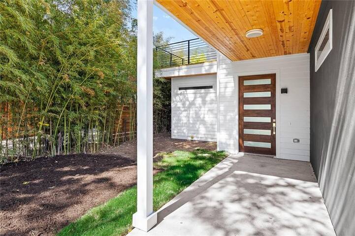 Central Austin’s RockRiver Estate gallery image 2