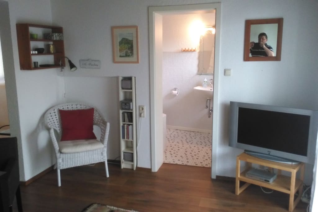 Wohnzimmer Blick zum Bad