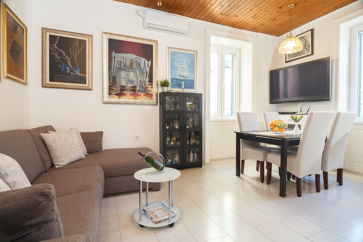 סלון מרווח.