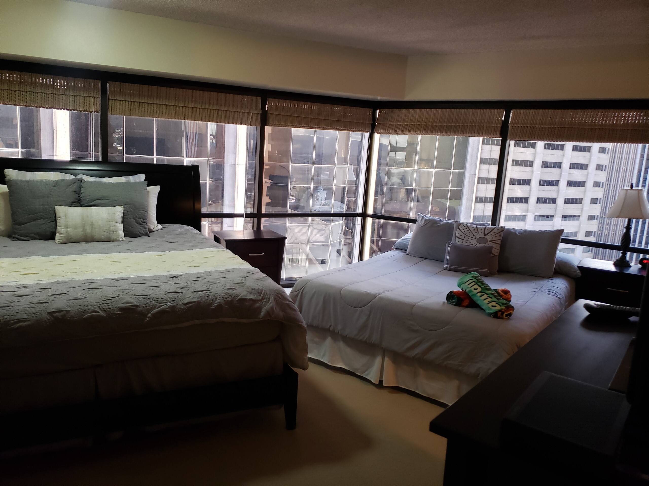 Downtown Honolulu Apt with free parking. - Image 4