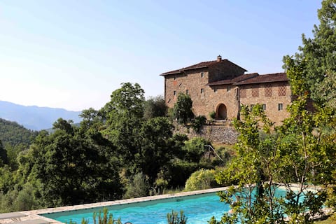 Villa in Collina with Pool