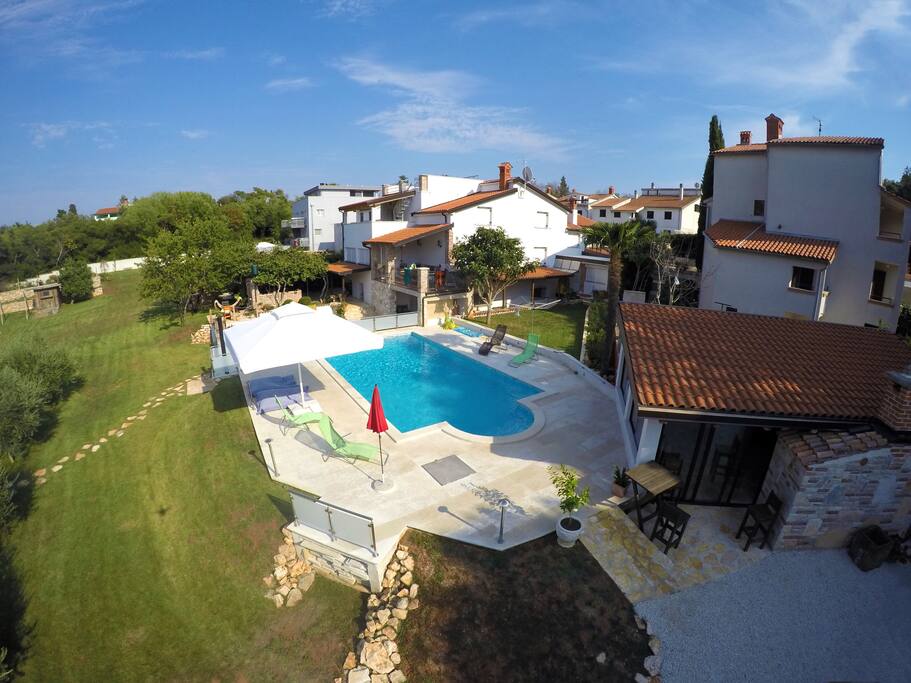 air view of the house and yard