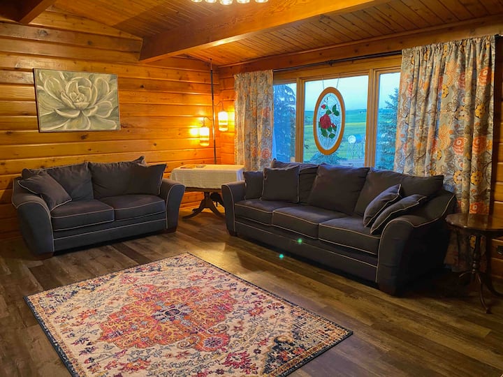 Cozy 4 Bedroom Cabin On Secluded, Charming Farm. - Alberta