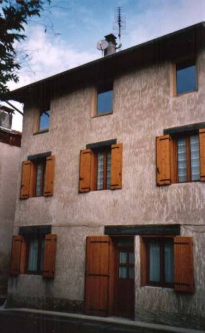 la facade de la grande rue