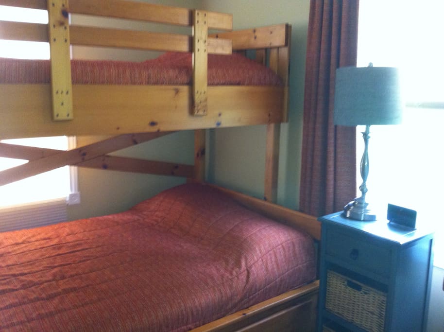 Bunkbeds in the 2nd bedroom