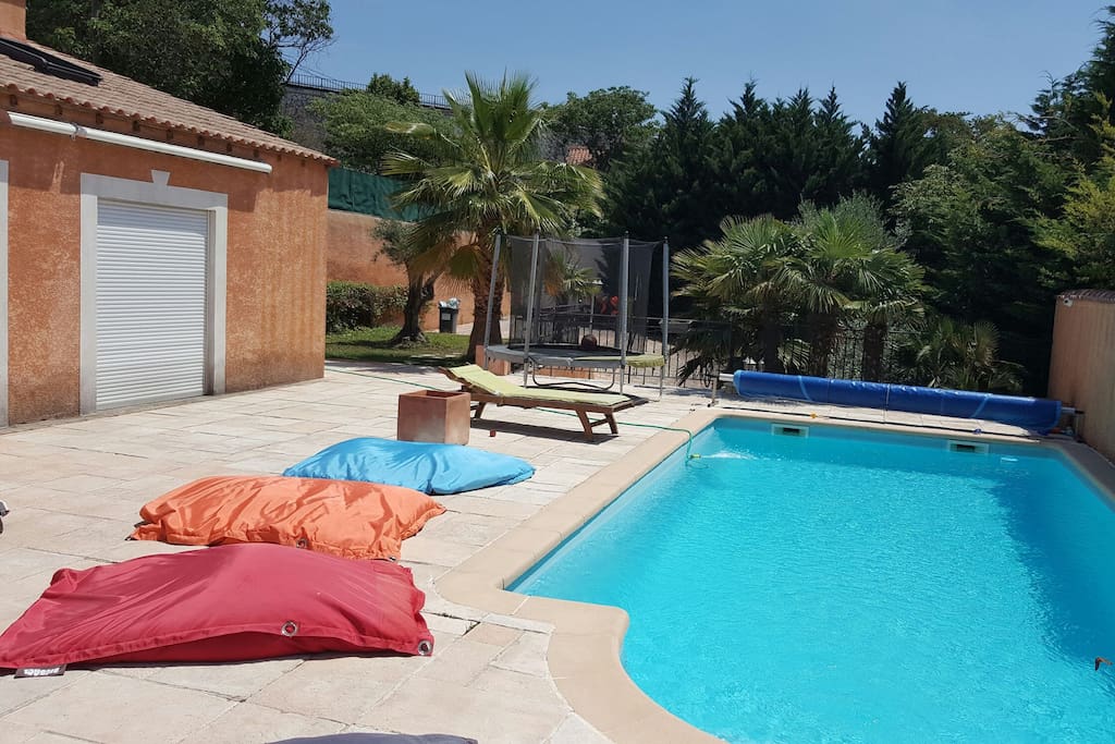 terrasses jardin piscine et trampoline sur 700m2 de terrain