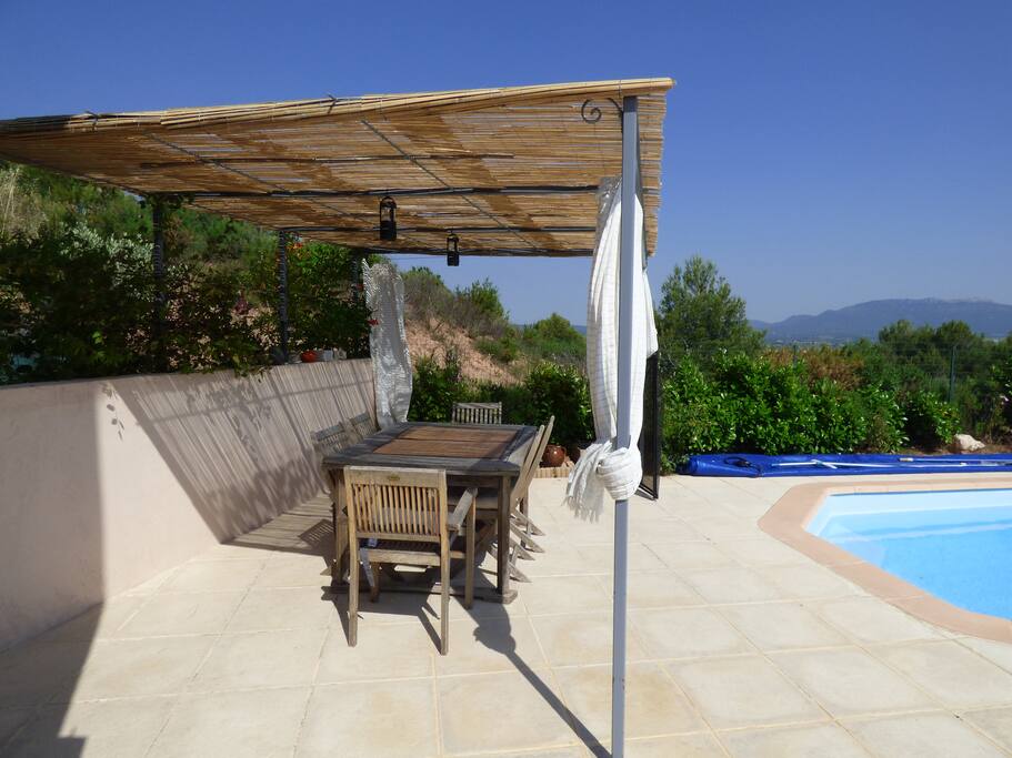Pergola côté cuisine.