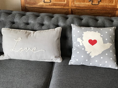 Spacious, Family Friendly House with Sea Views