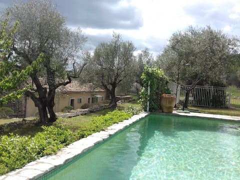 authentic Provencal house with private pool