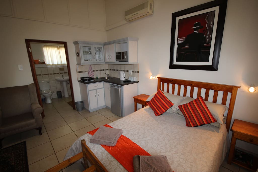 Spacious room with double bed