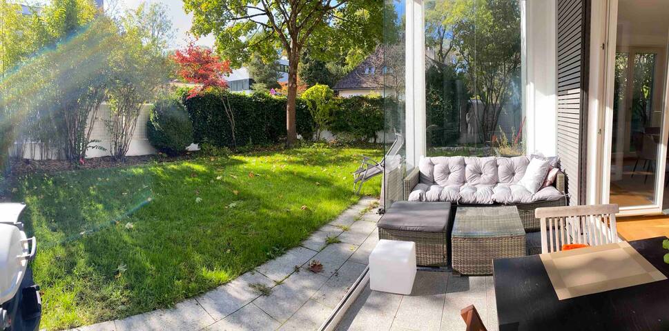 Luxury apartment with private garden &free parking gallery image 3
