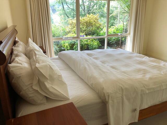 Lake Lodge gallery image 3