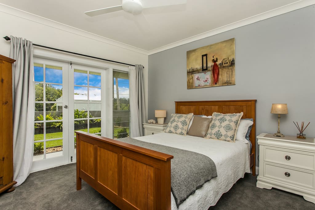 Queen Bedroom 2.