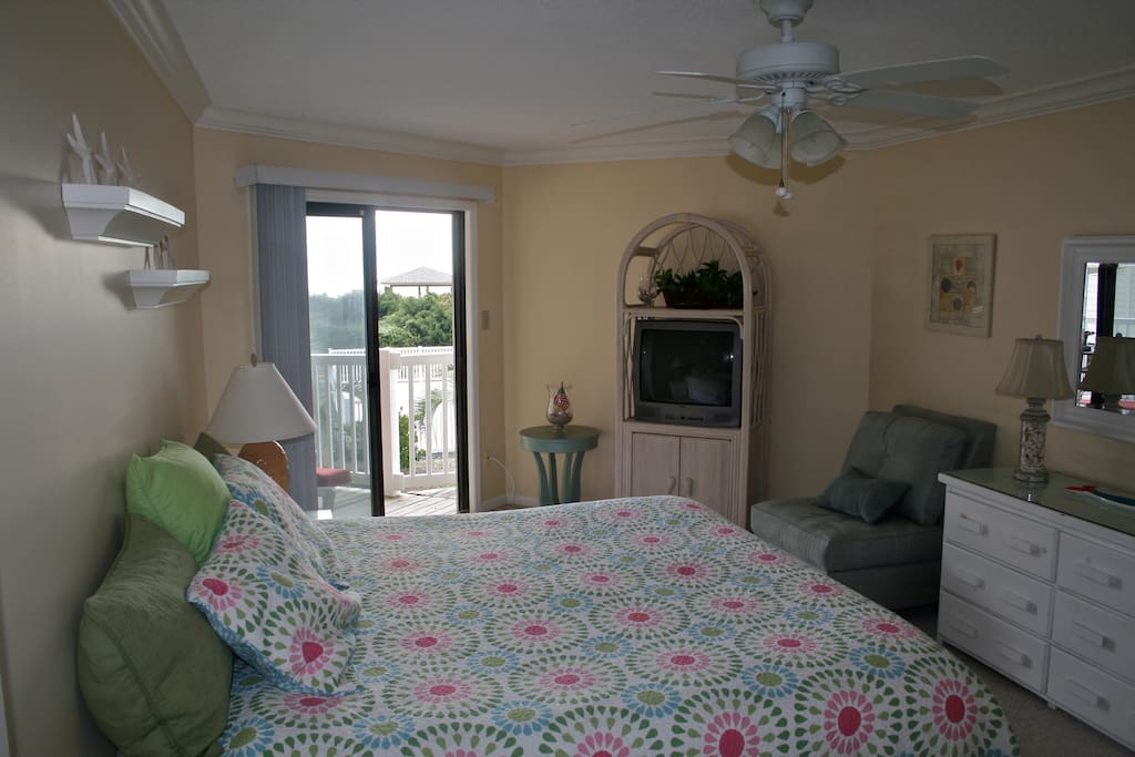Master Suite with King size bed